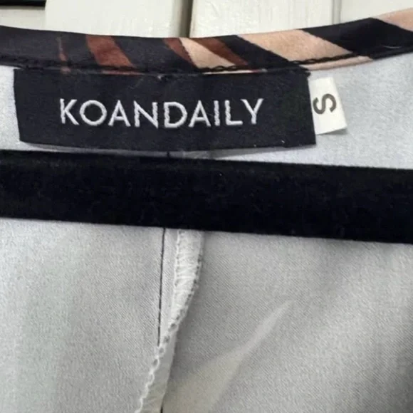 Dress - Picture 4 of 7